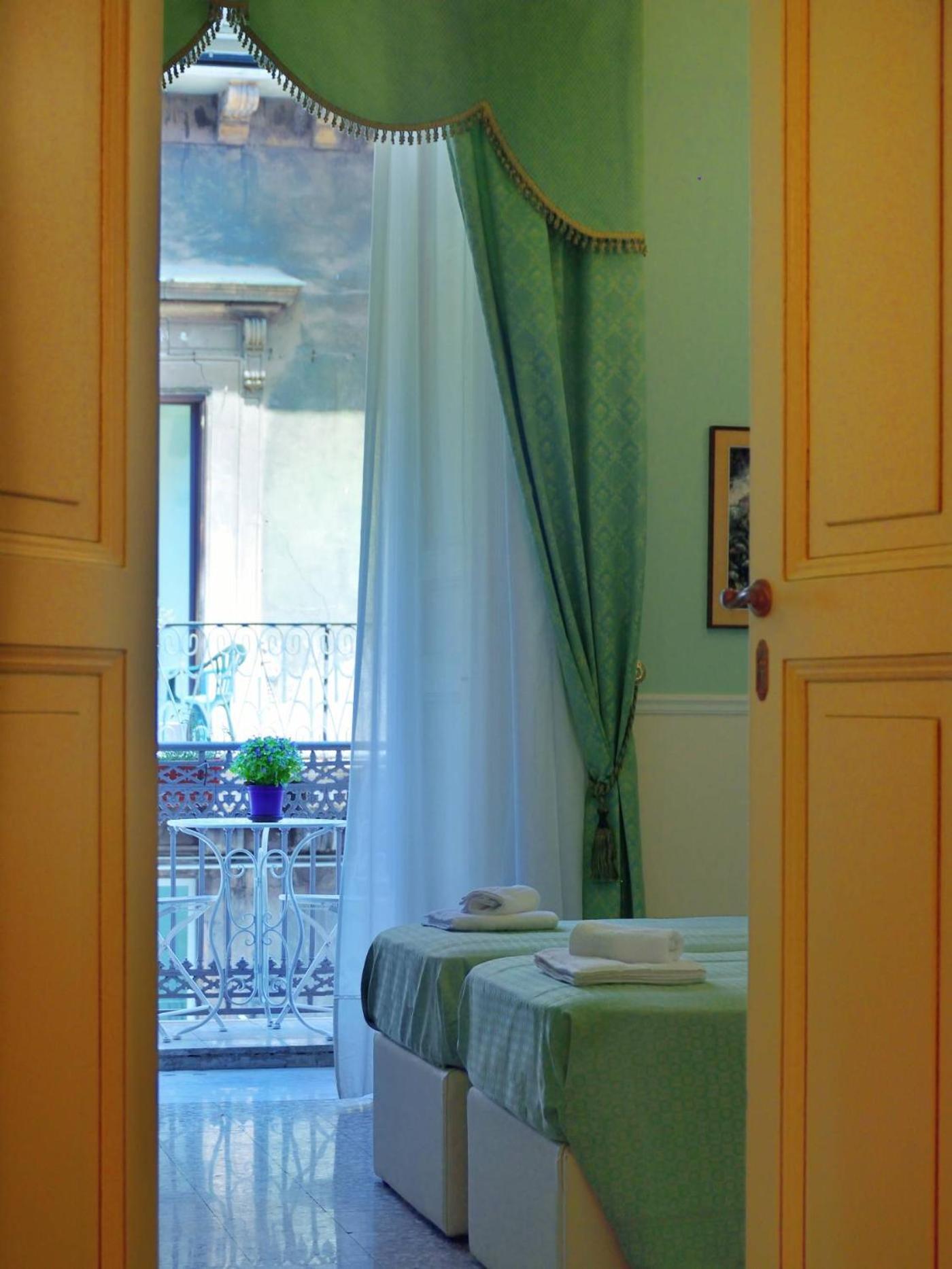 Bellini Inn Deluxe Катанія Екстер'єр фото
