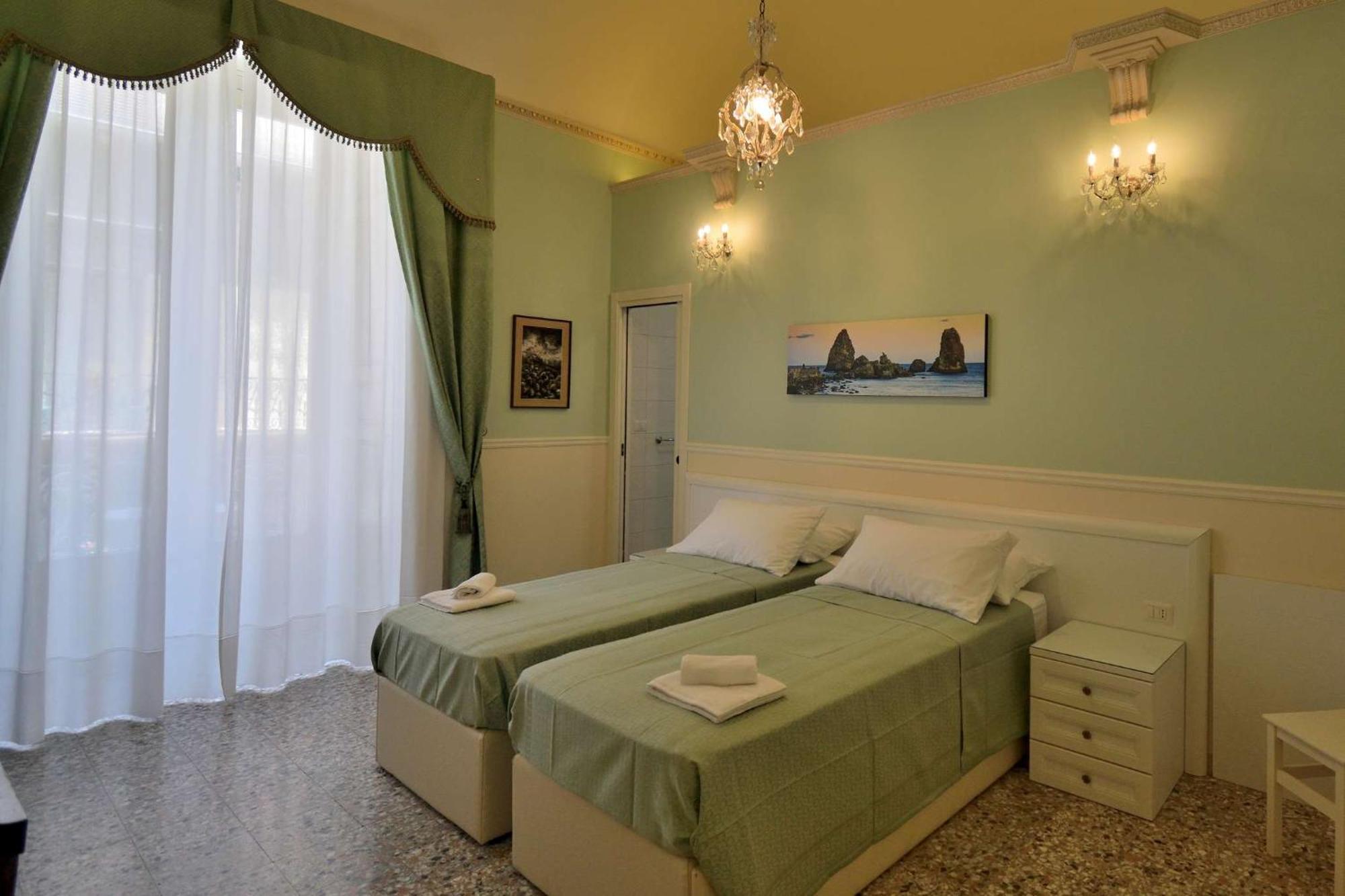 Bellini Inn Deluxe Катанія Екстер'єр фото